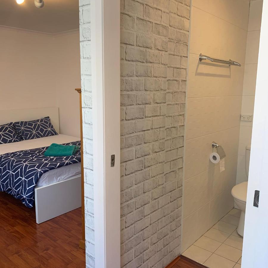 Guest House *